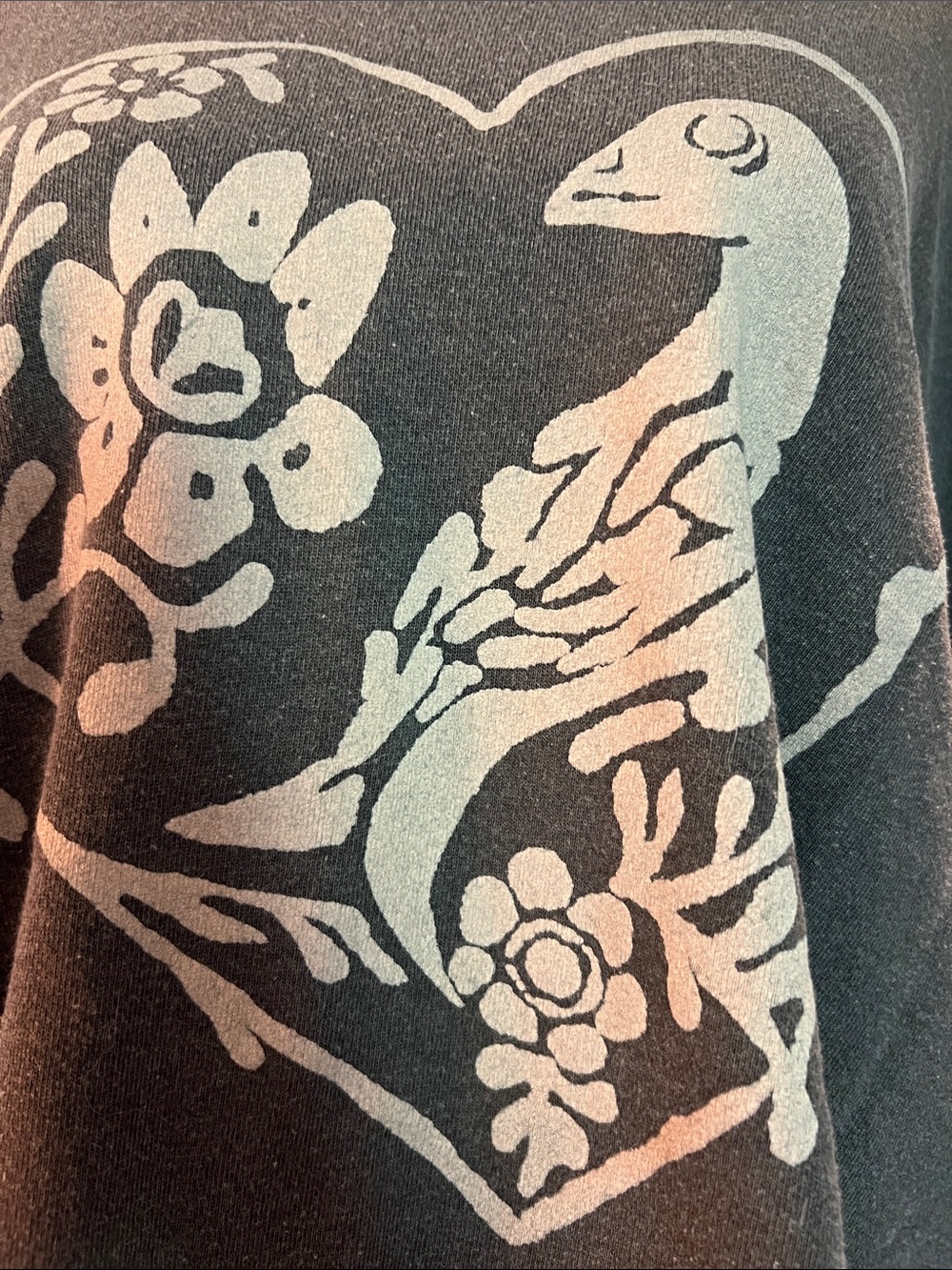 Free People We The Free GraphiPullover V neck Sweatshirt with Heart Bird Graphic - Picture 2 of 10